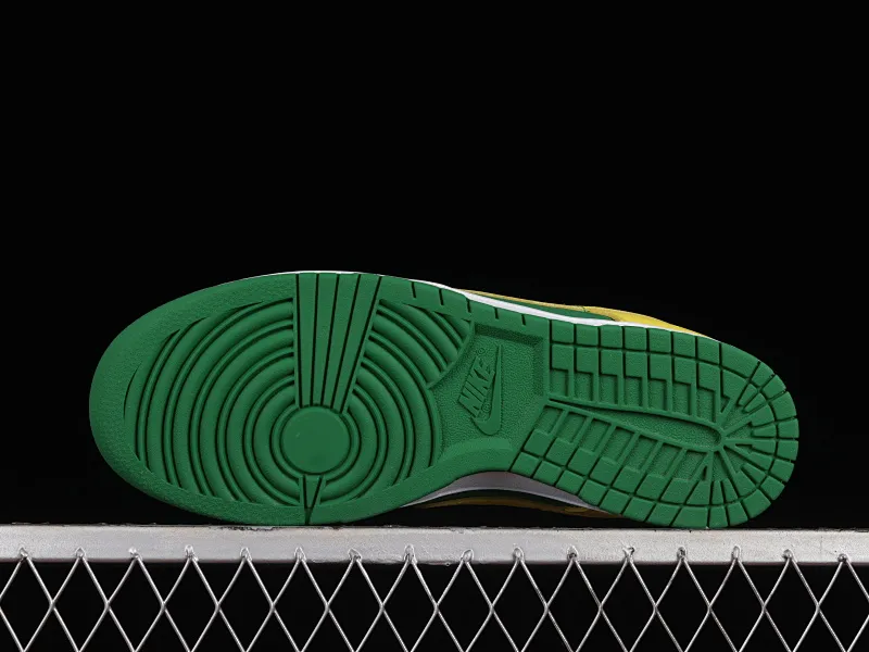 All categories Nk SB Dunk series Nk SB Dunk Low low-top sneakers C version Nk SB Dunk Low "Reverse Brazil" Passionate Samba Brazil SB low-top sports and leisure sneakers DV0833-300